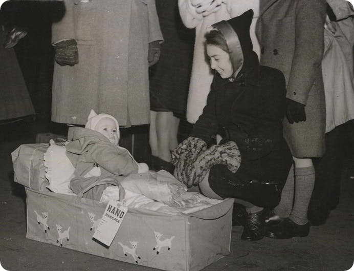 GI brides and their babies leaving Britain, 1946