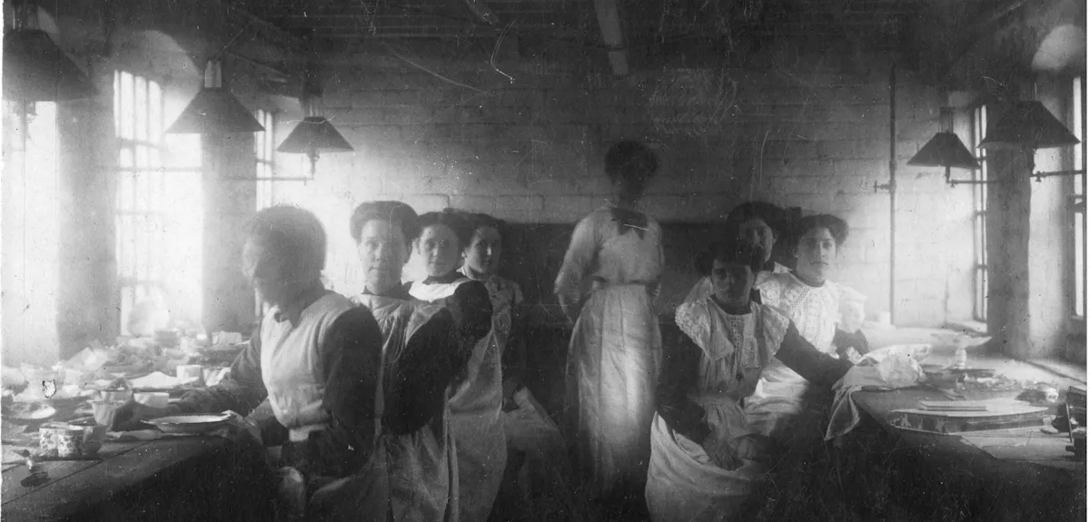 Women of Coalport China Works, 1906