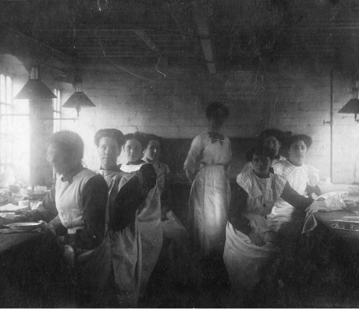 Women of Coalport China Works, 1906