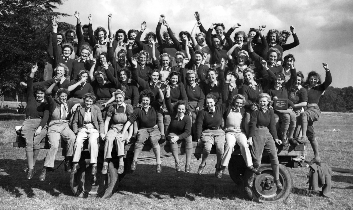 A large group of Land Girls in WW2