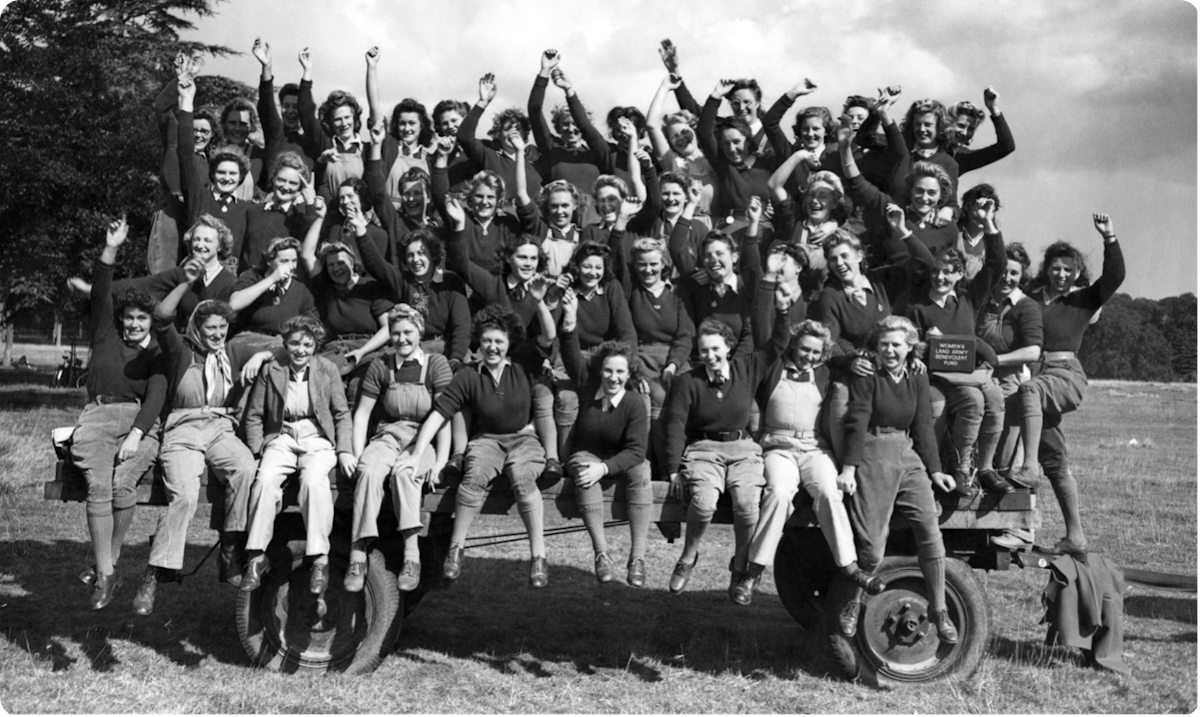 A large group of Land Girls in WW2