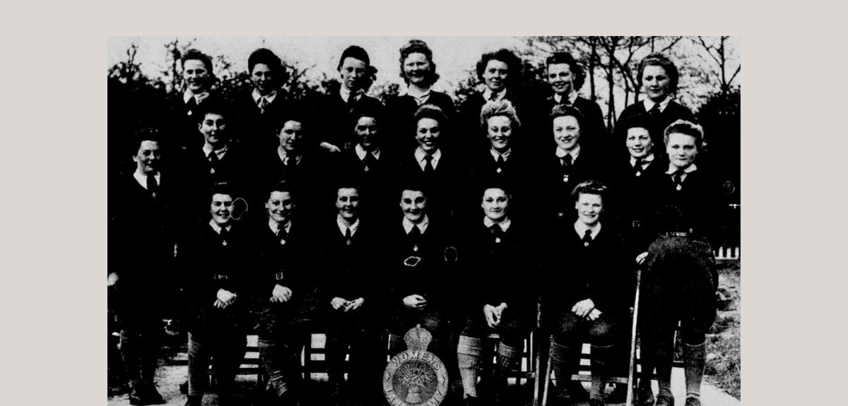a group of land girls in ww2