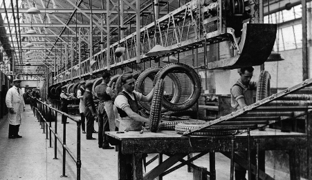 Workers at Fort Dunlop in 1925