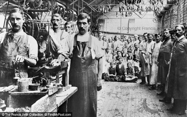 Factory workers in 1920s Britain
