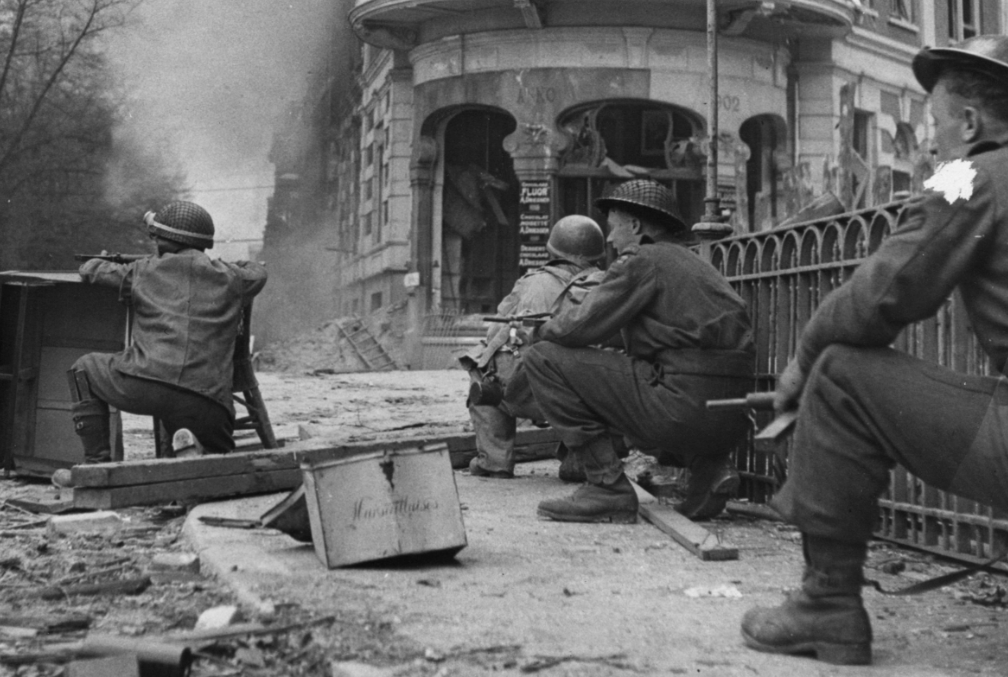 Soldiers of the Essex Regiment clearing snipers, found in our Photo Collection.