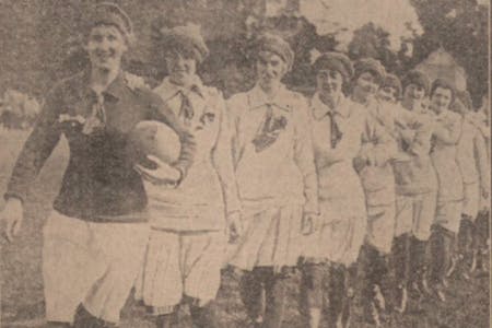 A mutitionettes football team