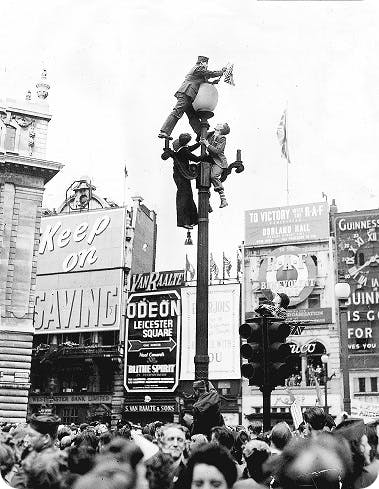VE Day climbing lamposts