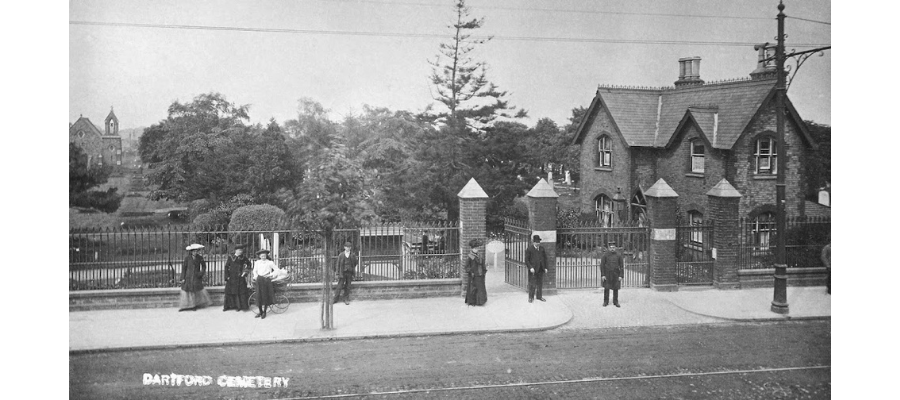 Entrance to the East Hill Cemetery in 1906