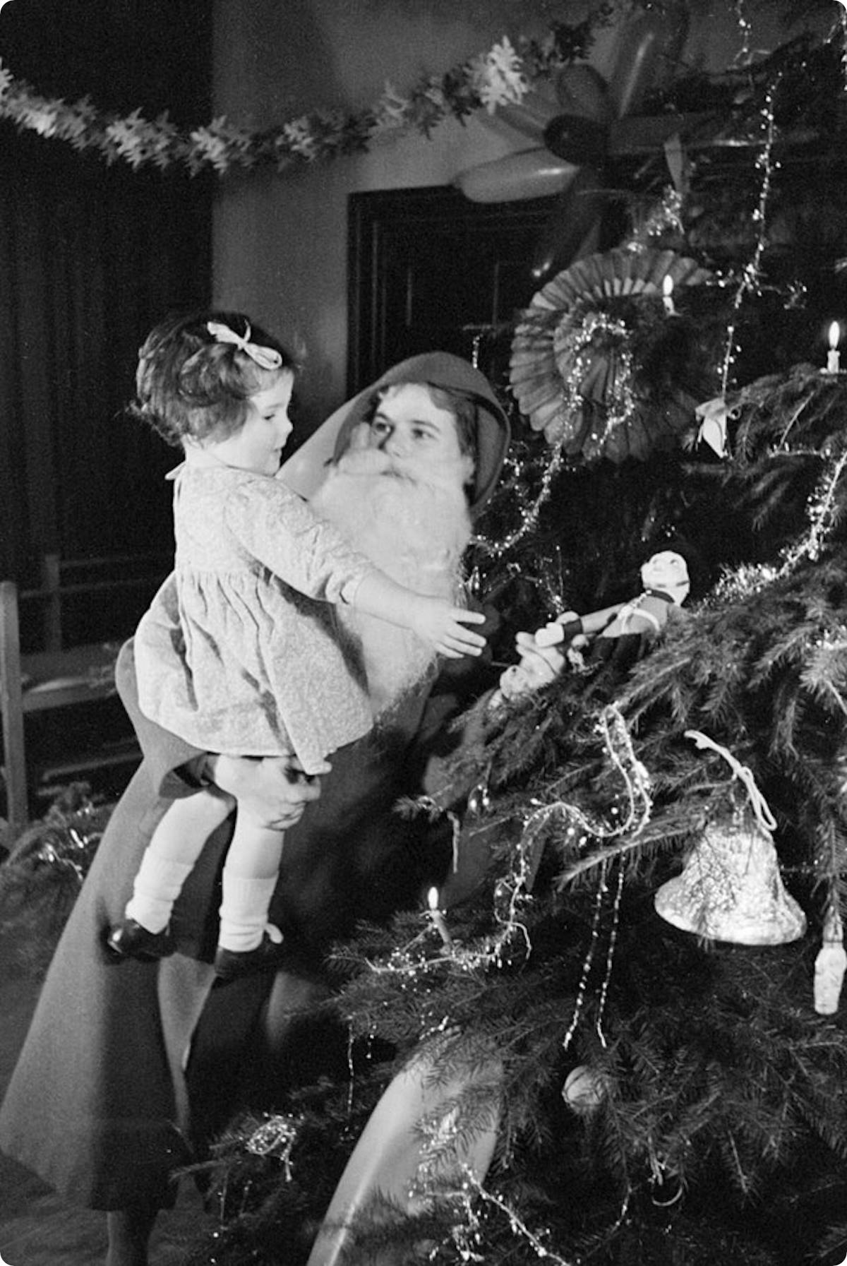 Christmas time at a home for evacuees in Henley-on-Thames, Oxfordshire, 1941.