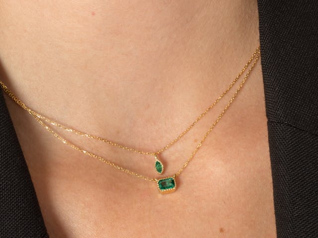 Classic single emerald necklaces