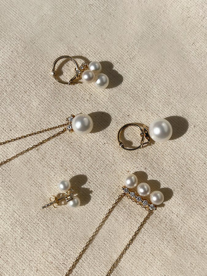 How to pick your bespoke pearl wedding piece