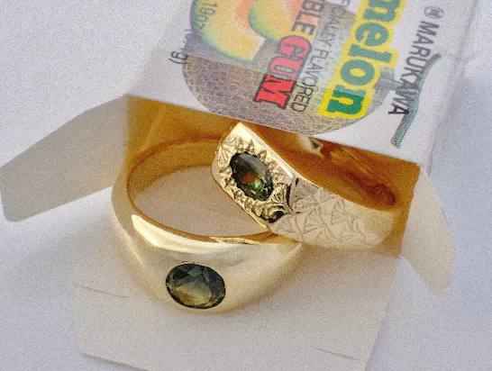 9kt yellow gold signet rings