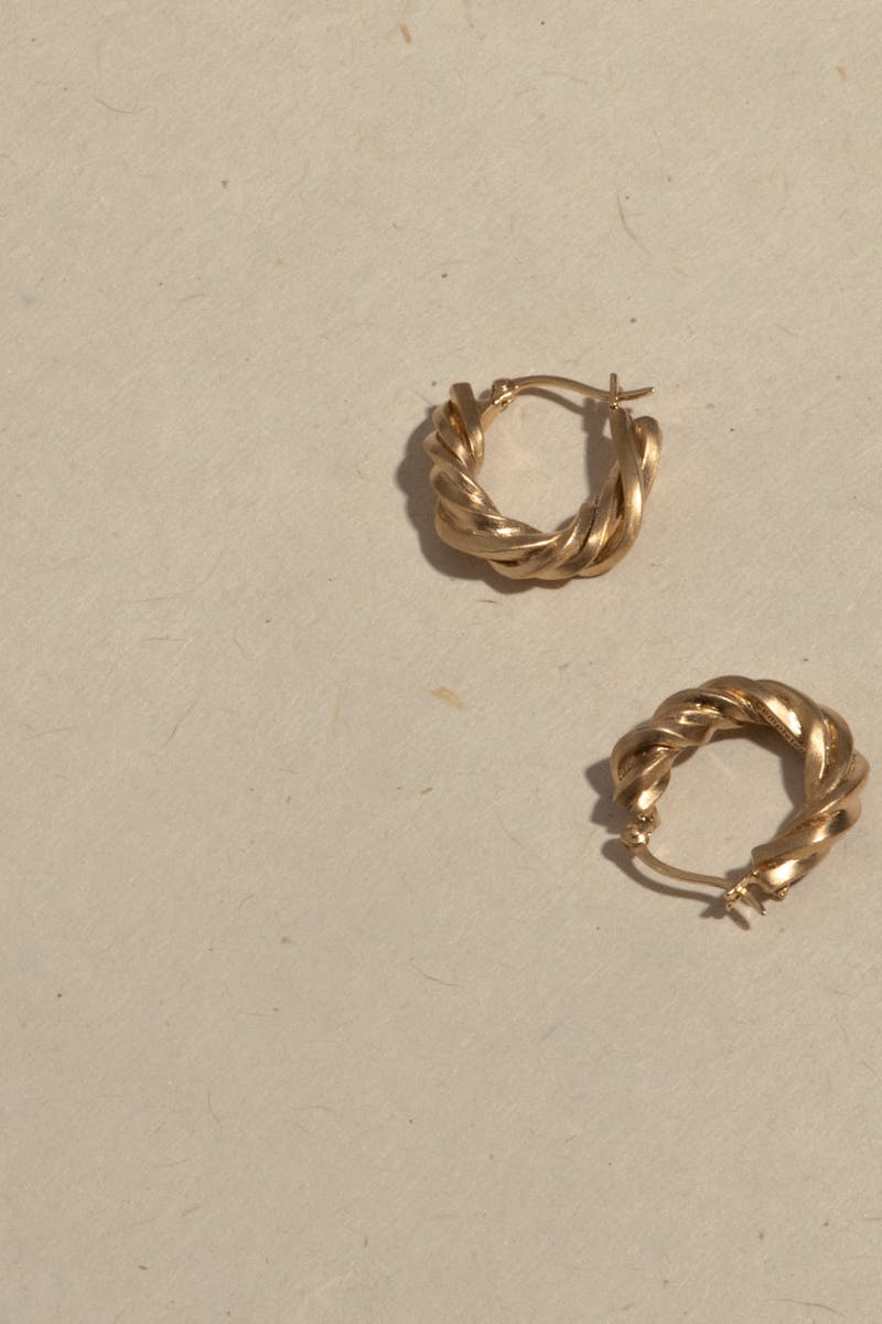 What is gold vermeil, and what happens when it wears off?