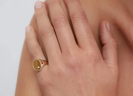 Oval signet rings
