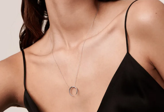 Modern pendant necklaces