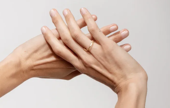 Thin gold stacking rings