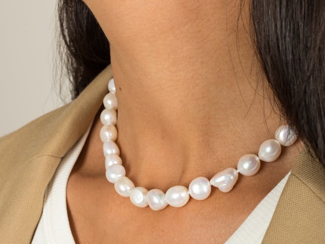 Classic pearl beaded necklaces