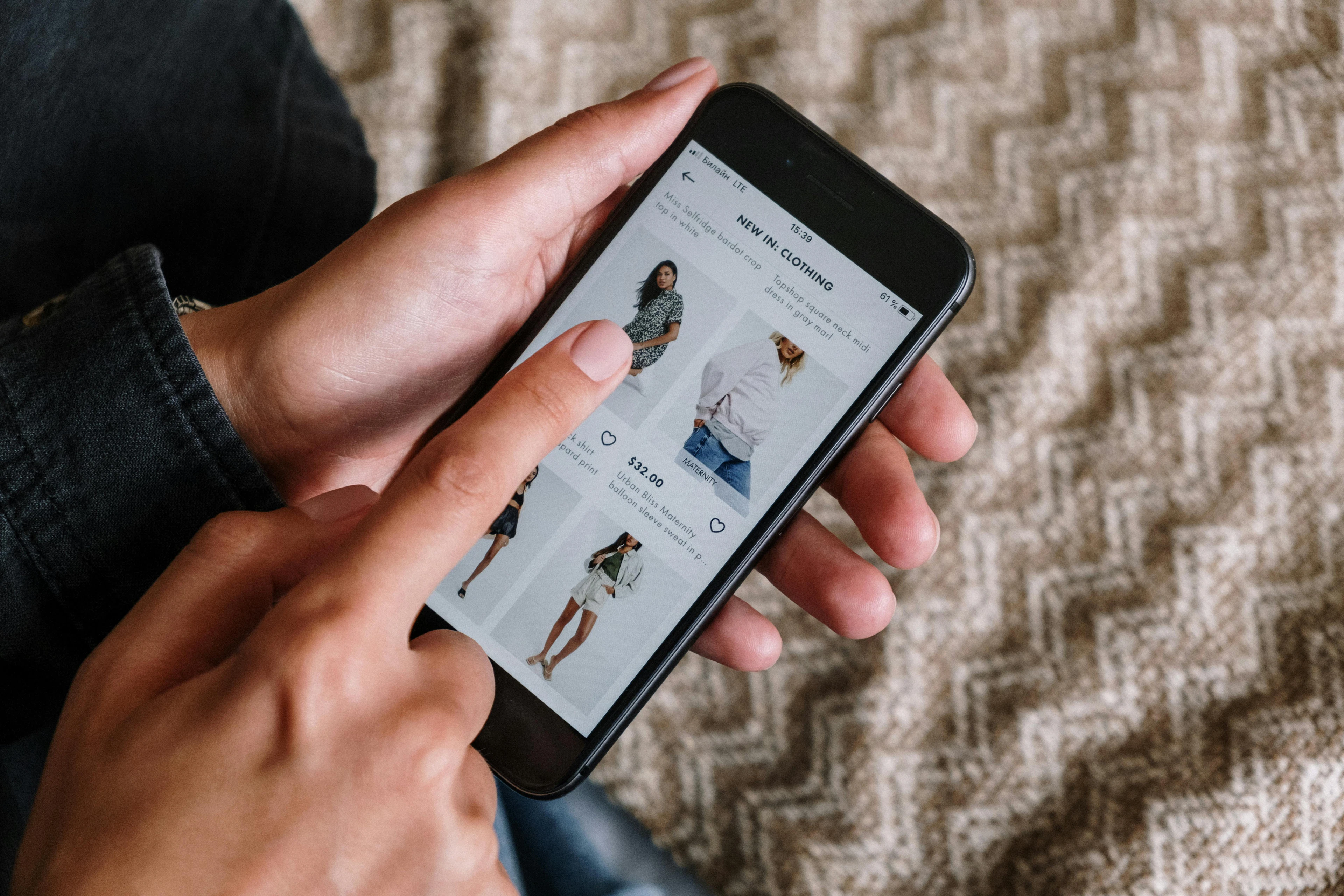 The Age of Digital Shopping: AI-Powered Virtual Shopping Assistants in UK E-Commerce