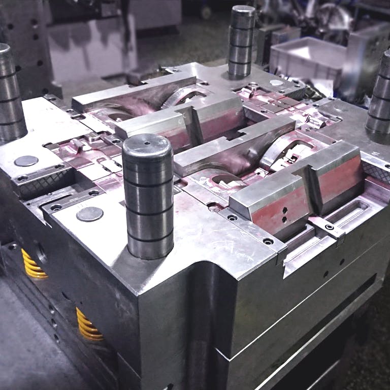 Injection moulding tool