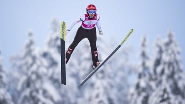 Daniela Iraschko-Stolz gewinnt im winterlichen Zao