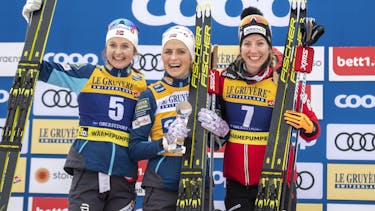 Therese Johaug wins skiathlon in Oberstdorf