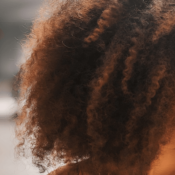 Cheveux bouclés et crépus