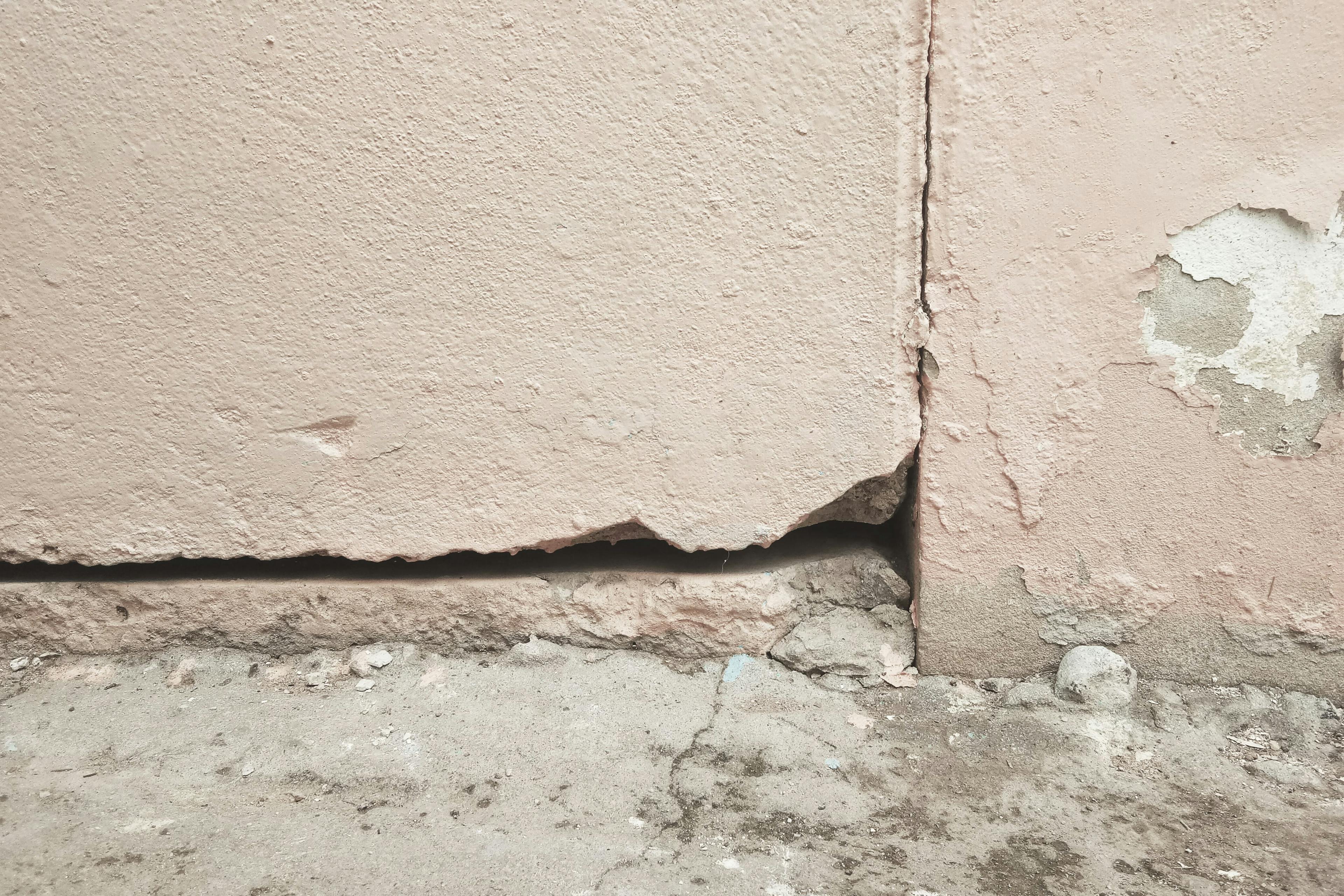 foundation cracks from poor drainage