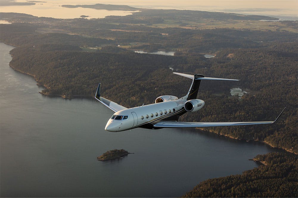 gulfstream g650 flying over sea