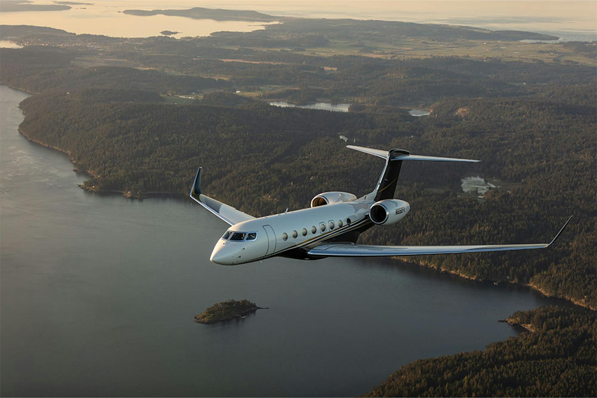 gulfstream g650 flying over sea