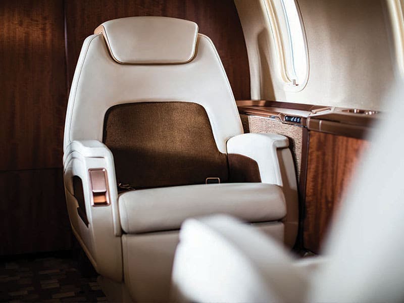 challenger 350 interior image