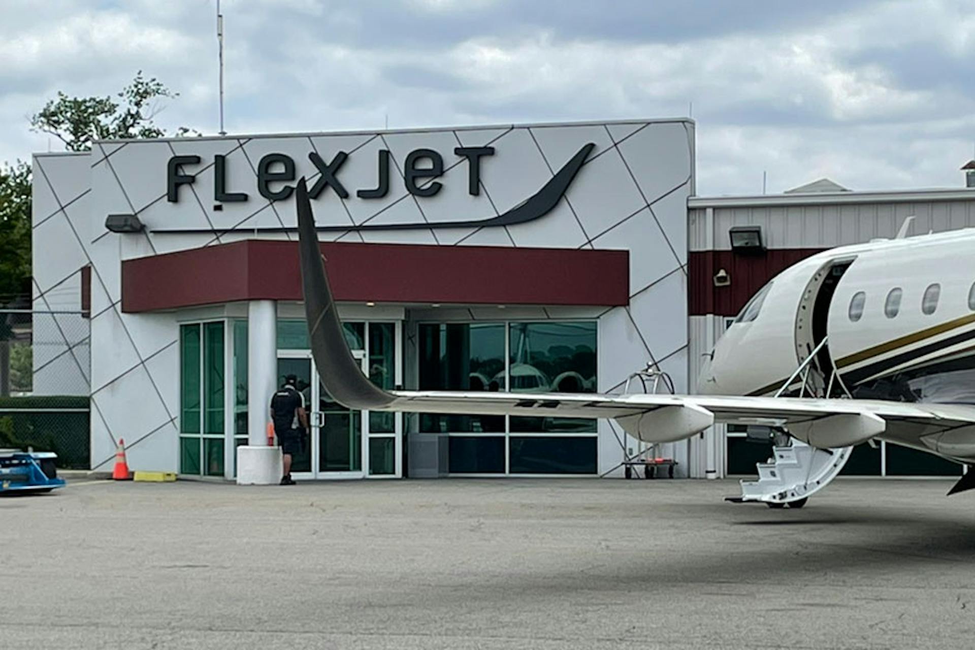 WESTCHESTER COUNTY AIRPORT, WHITE PLAINS, NEW YORK