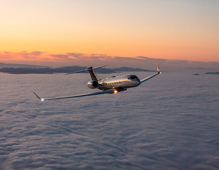 Gulfstream g650 flies above the clouds