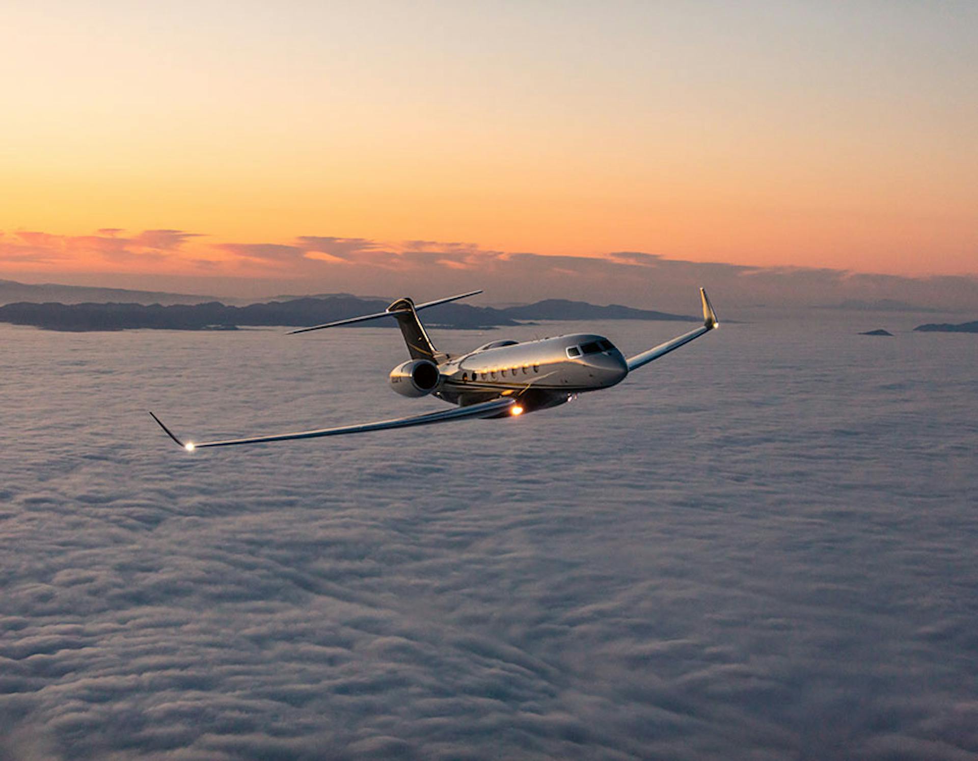Gulfstream g650 flies above the clouds