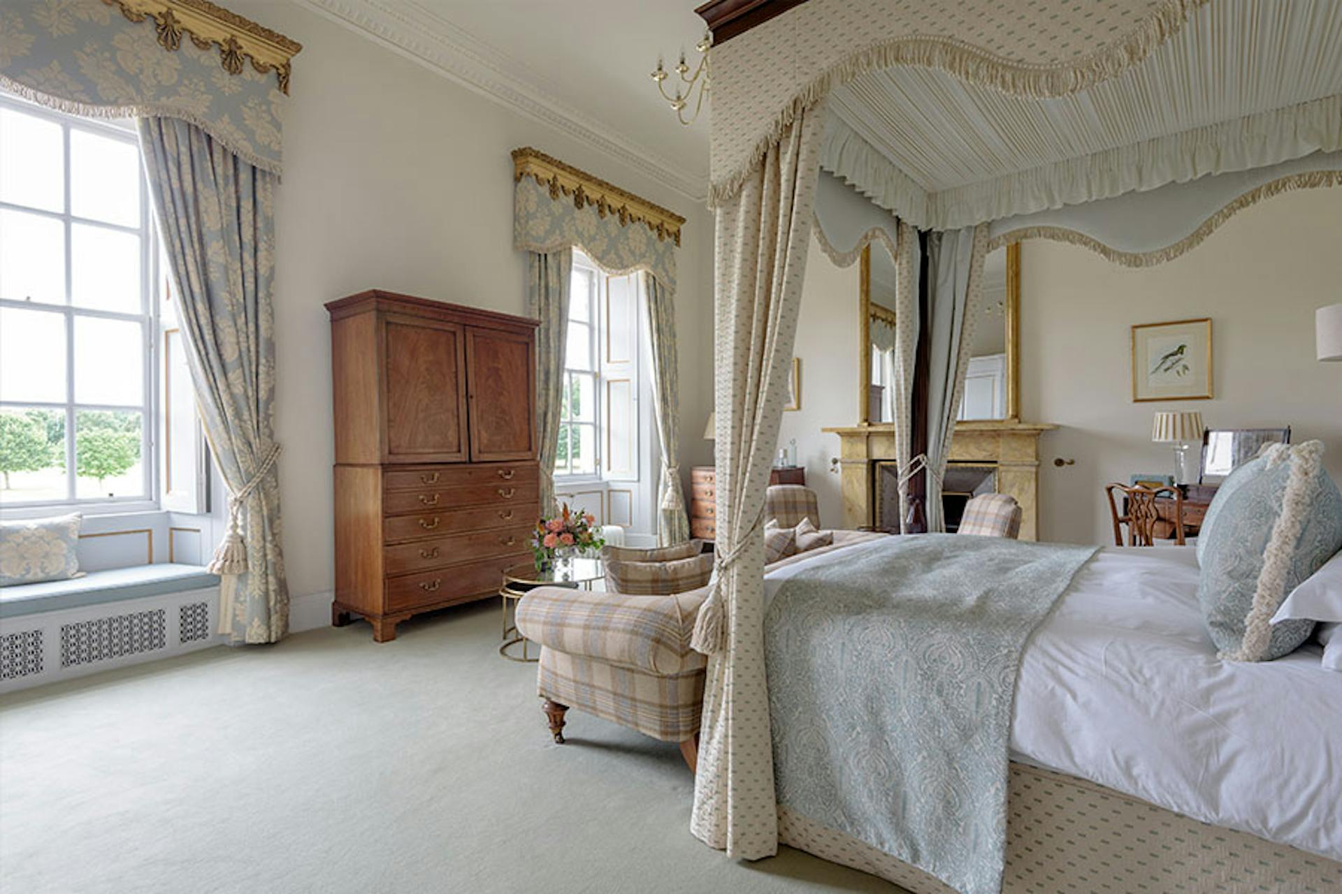 Elegant Estate with Expansive Gardens (Interior)