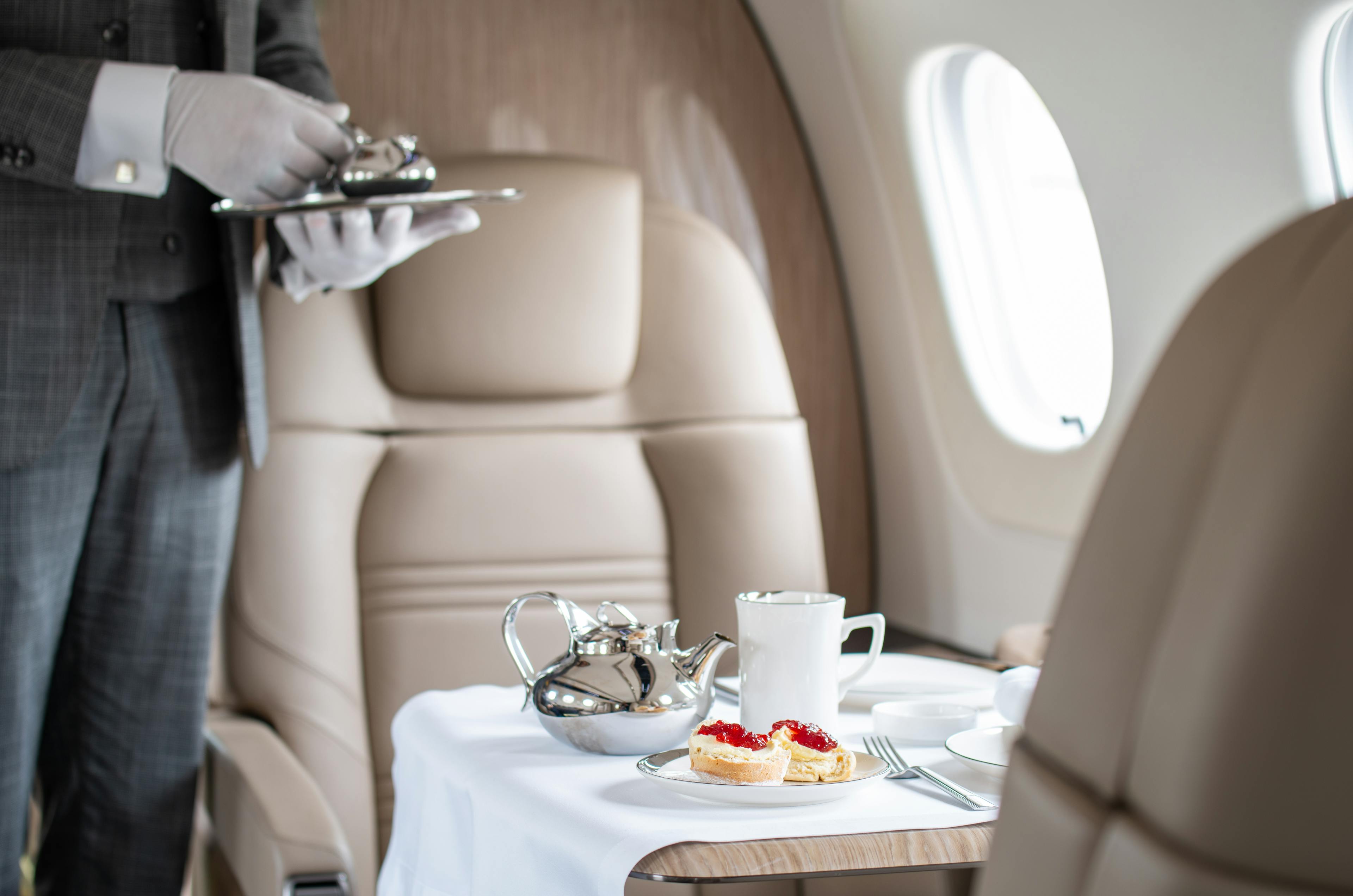 Praetor 600 Driftwood Cabin server serving coffee