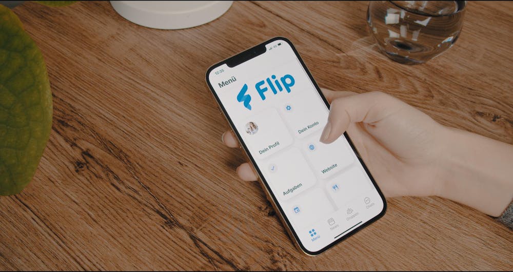 Mitarbeiter-App von Flip auf Smartphone Mitarbeiter-App von Flip auf Smartphone