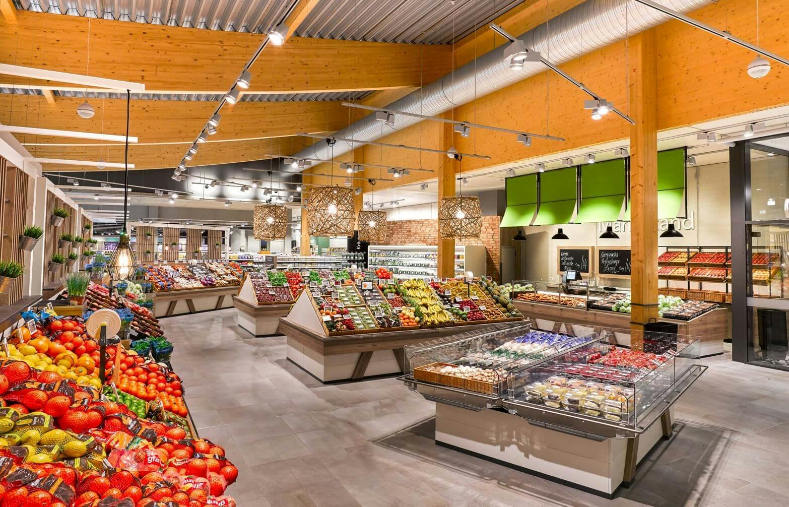 Die Obst- und Gemüseabteilung des Prechtl-Marktes in Raubling Die Obst- und Gemüseabteilung des Prechtl-Marktes in Raubling