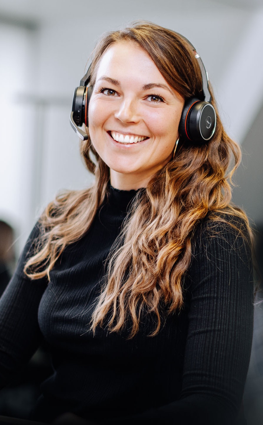 Woman in black pullover with headset