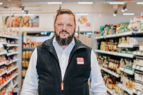 Michael Fröhlich merchant from REWE in shirt and waistcoat