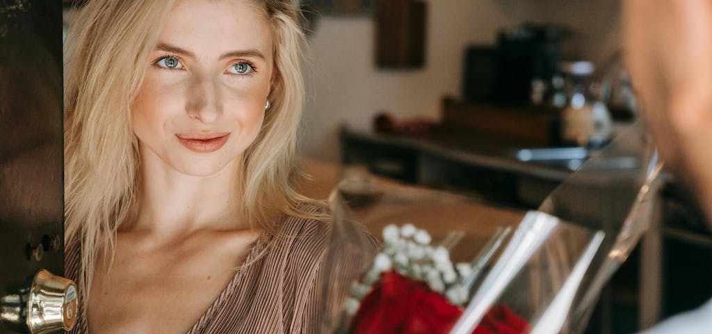 Blumen und Geschenke aus der Ferne verschicken für ein perfektes Valentinstags-Banner