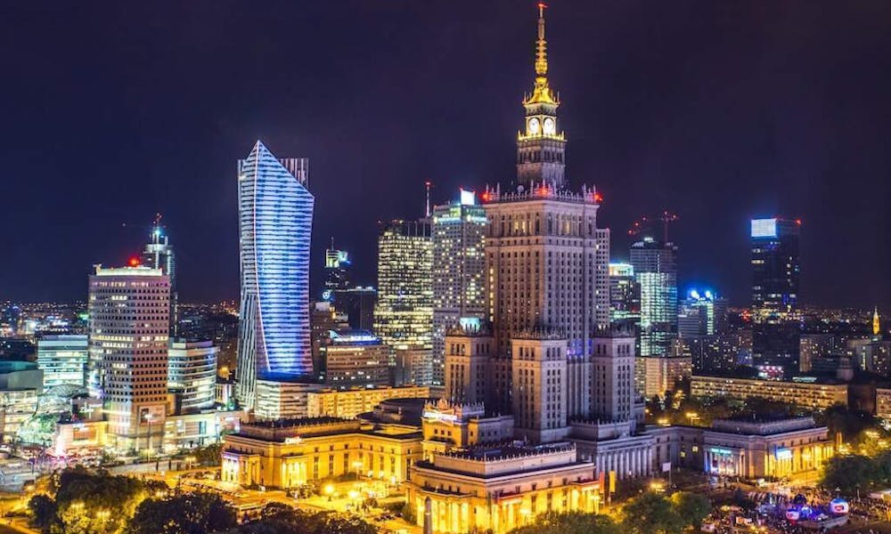 The Timeless Beauty of Flowers in Warsaw’s Old Town Banner