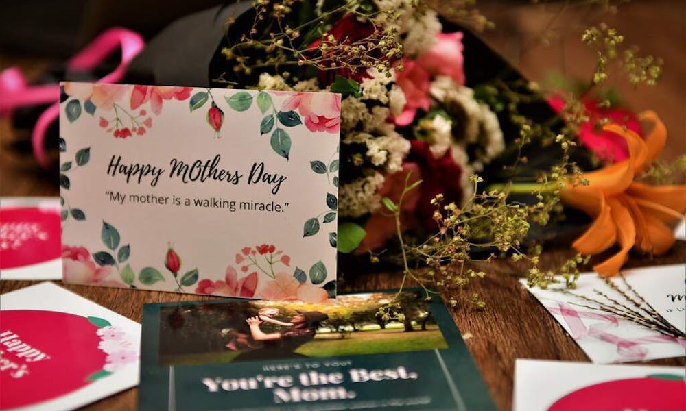 Blumen zum Muttertag mit FloraQueen verschicken: Eine aufmerksame Geste