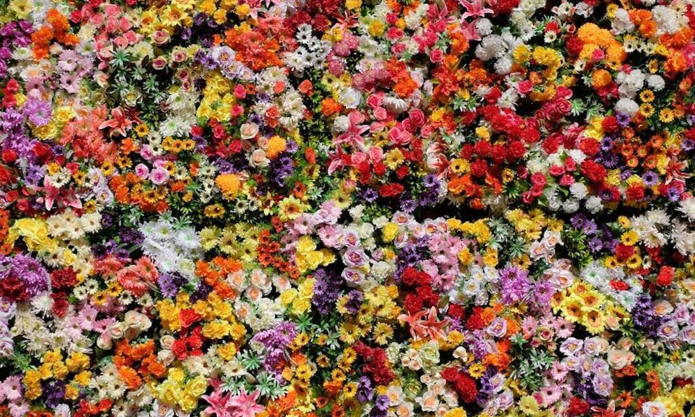 Jak zamówić kwiaty do Włoch: Kompletny przewodnik z banerem FloraQueen