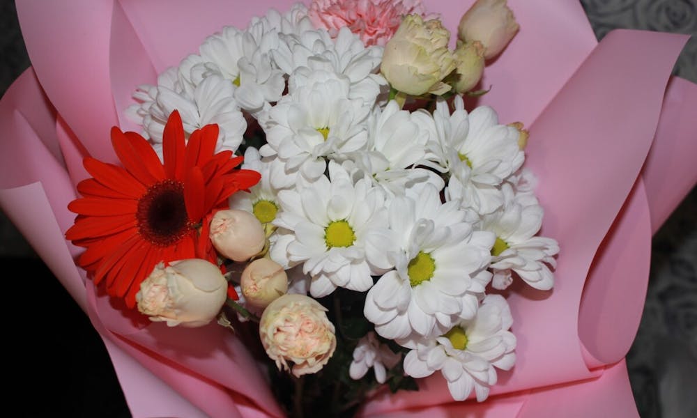Planejando uma Surpresa Floral Memorável