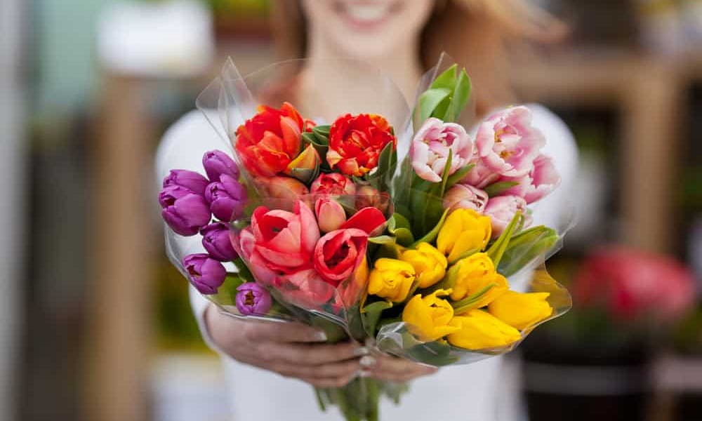 Buy a Flower Gift for Your Close Friends Banner