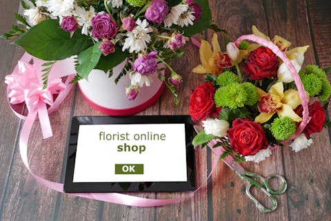 Order Flowers Online for Delivery to Surprise Your Lover Without Moving from Your Couch