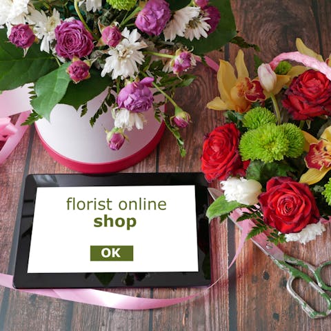 Order Flowers Online for Delivery to Surprise Your Lover Without Moving from Your Couch