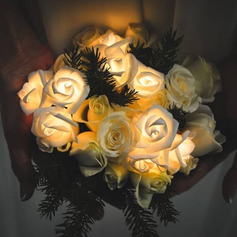 Silk Flowers Wedding Bouquets – Are They Worth the Hype?