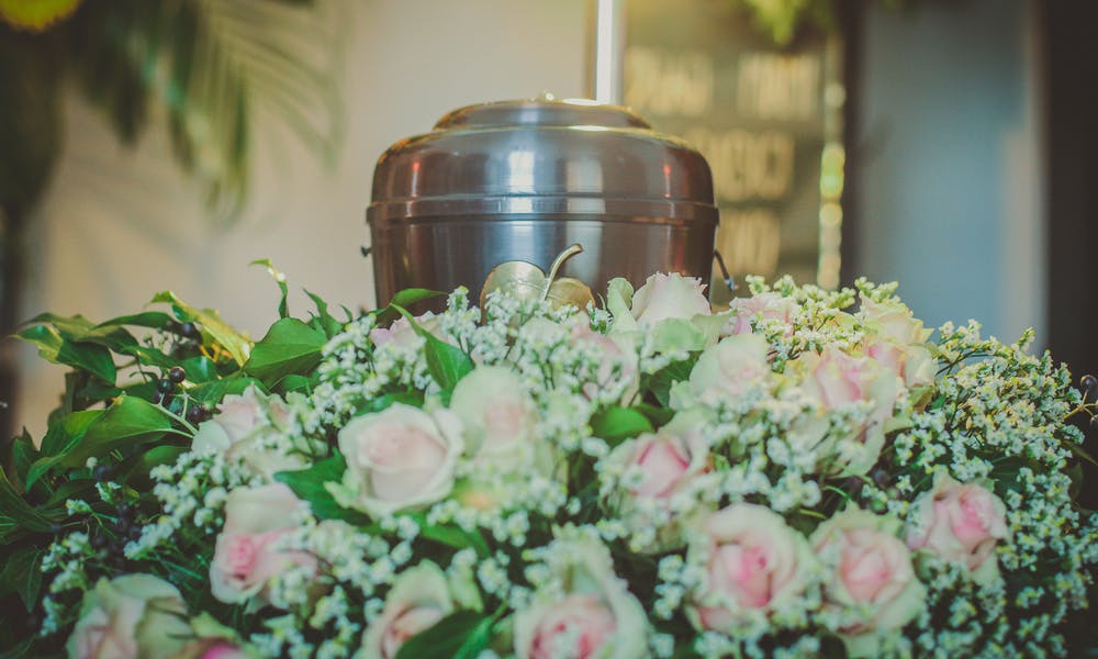Wissenswertes über Blumen für eine Beerdigung Banner