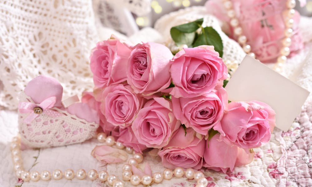 Best Color Choices a Bouquet of Roses Banner